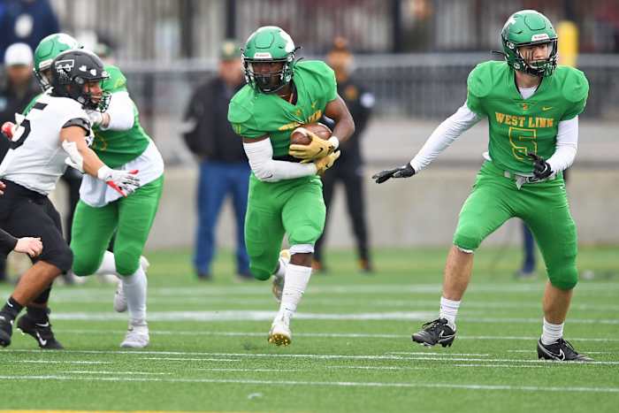 Tualatin.West-Linn.6A-football-semifinal.Leon-Neuschwander.88